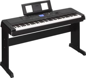 Yamaha DGX 660 piano